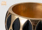 I vasi da fiori geometrici decorativi della vetroresina del modello con oro hanno coperto di foglie rivestimento