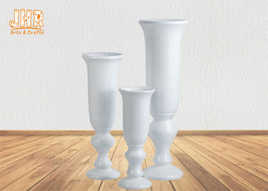 Grandi vasi della vetroresina delle piantatrici del pavimento dei vasi di forma bianca brillante dell'interno della tazza