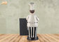 Cuoco unico grasso felice di Polyresin che tiene la figura di legno decorazione della statua del cuoco unico della resina della lavagna